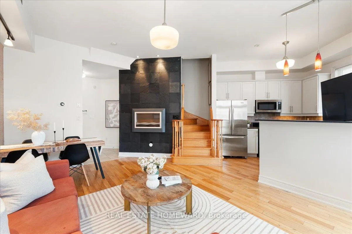 Photo 10 of 14 Fairhead Mews, Toronto, East End-Danforth — HOMEH