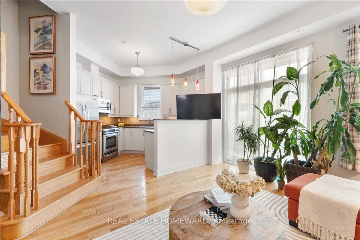 Photo 11 of 14 Fairhead Mews, Toronto, East End-Danforth — HOMEH