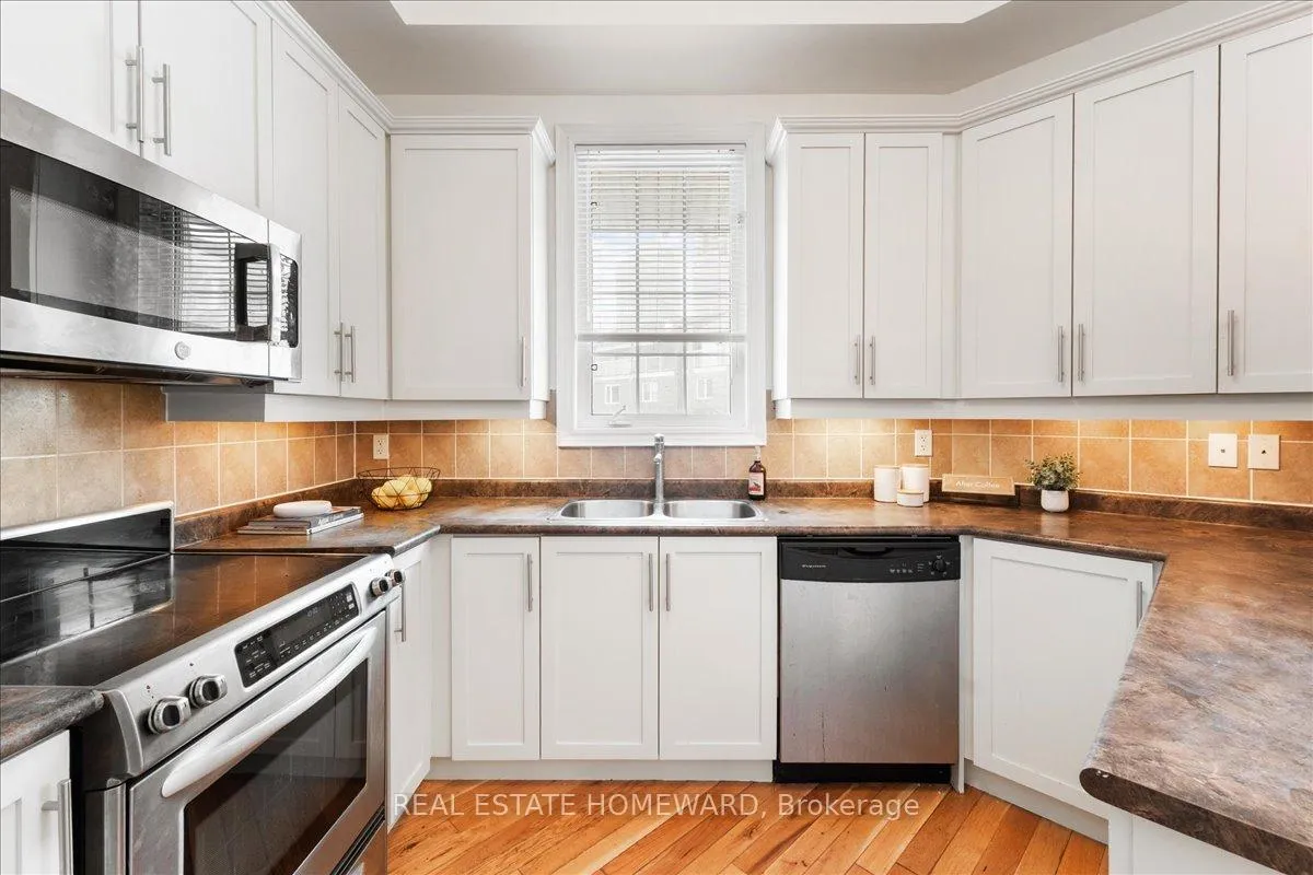 Photo 12 of 14 Fairhead Mews, Toronto, East End-Danforth — HOMEH