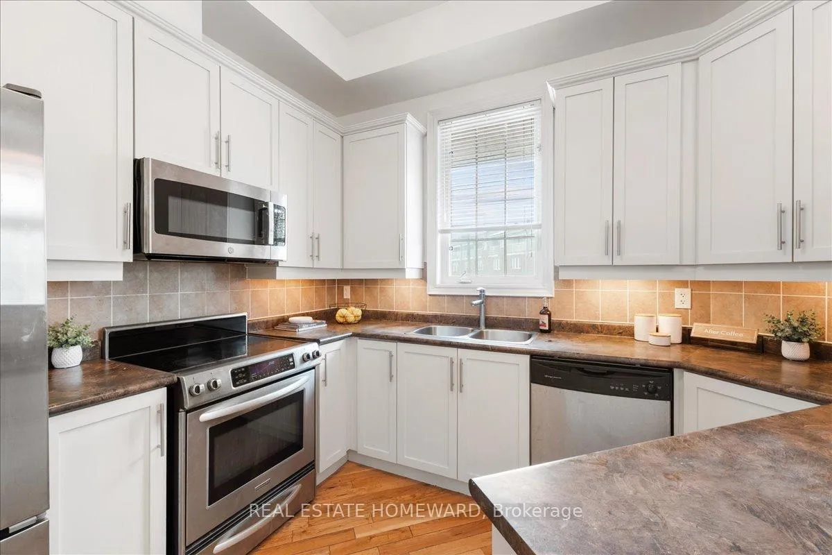 Photo 13 of 14 Fairhead Mews, Toronto, East End-Danforth — HOMEH