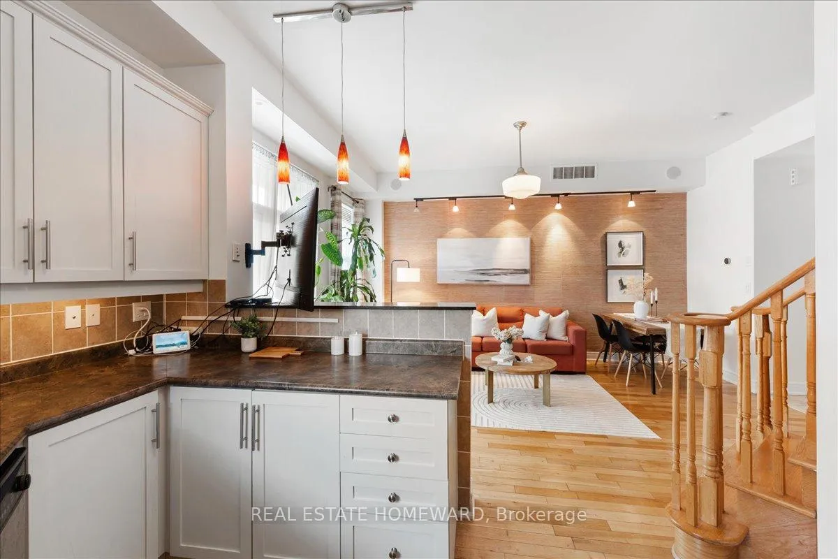 Photo 15 of 14 Fairhead Mews, Toronto, East End-Danforth — HOMEH