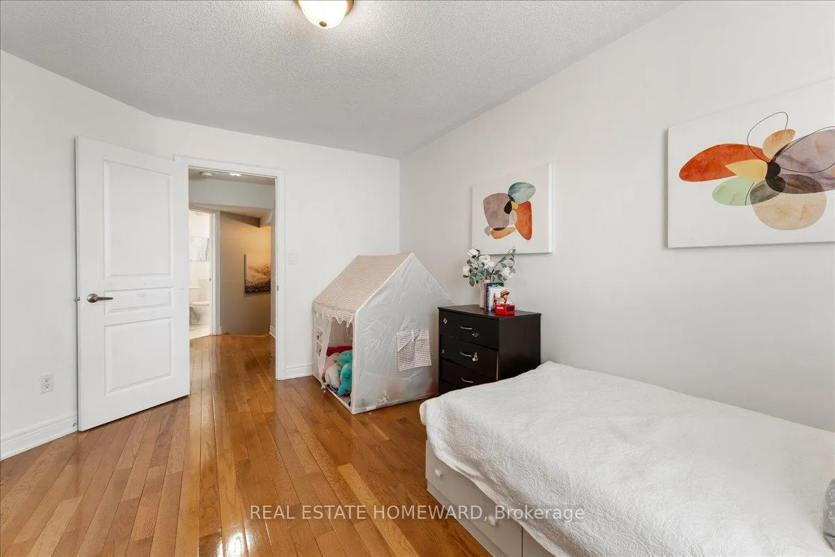 Photo 18 of 14 Fairhead Mews, Toronto, East End-Danforth — HOMEH
