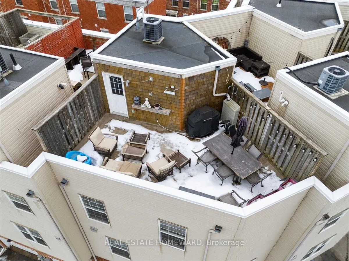 Photo 33 of 14 Fairhead Mews, Toronto, East End-Danforth — HOMEH