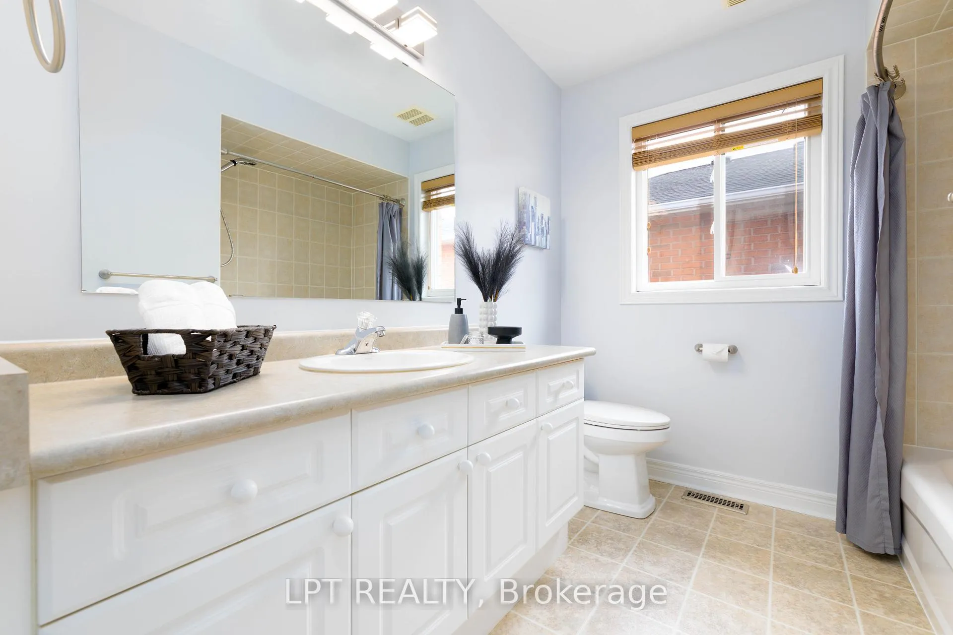 Photo 26 of 51 Catherine Drive, Barrie, Painswick South — HOMEH