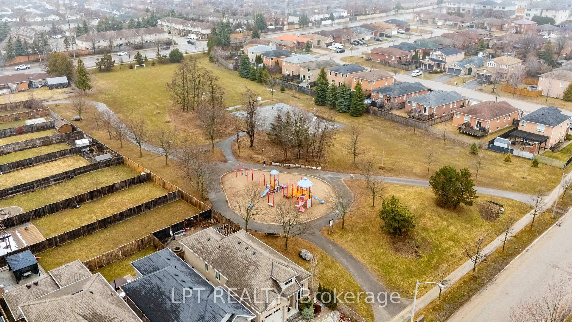 Photo 37 of 51 Catherine Drive, Barrie, Painswick South — HOMEH