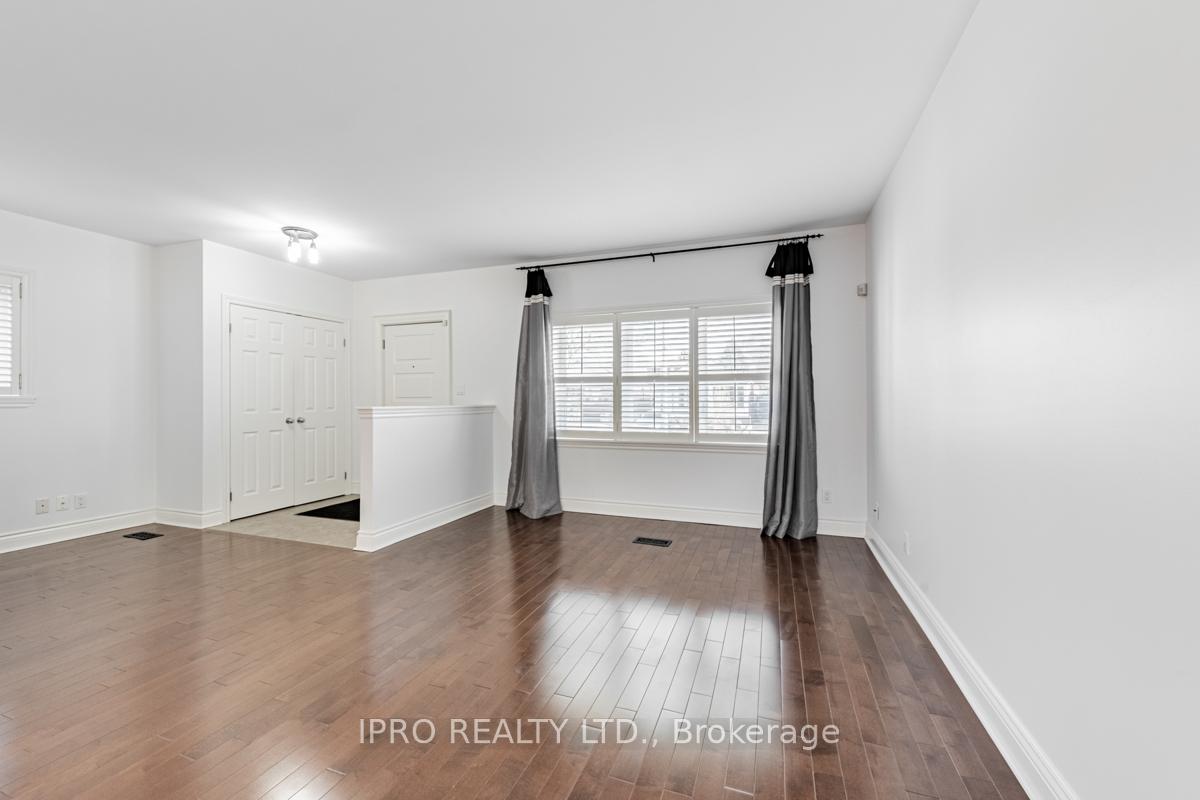 Photo 3 of 286 Linsmore Crescent, Toronto, East York — HOMEH