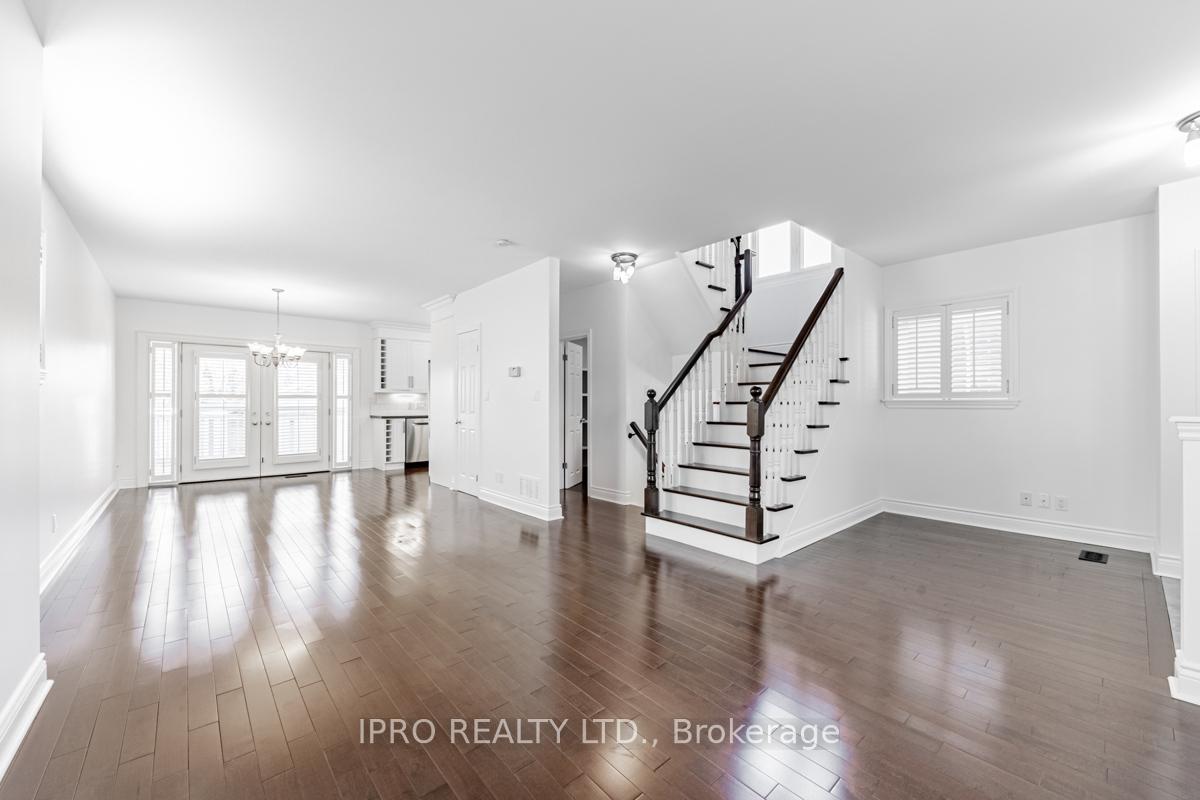 Photo 4 of 286 Linsmore Crescent, Toronto, East York — HOMEH