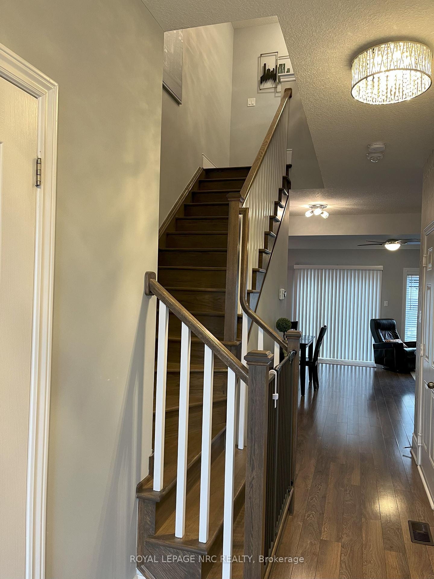 Photo 3 of 29 Sunset Way, Thorold, Rolling Meadows — HOMEH