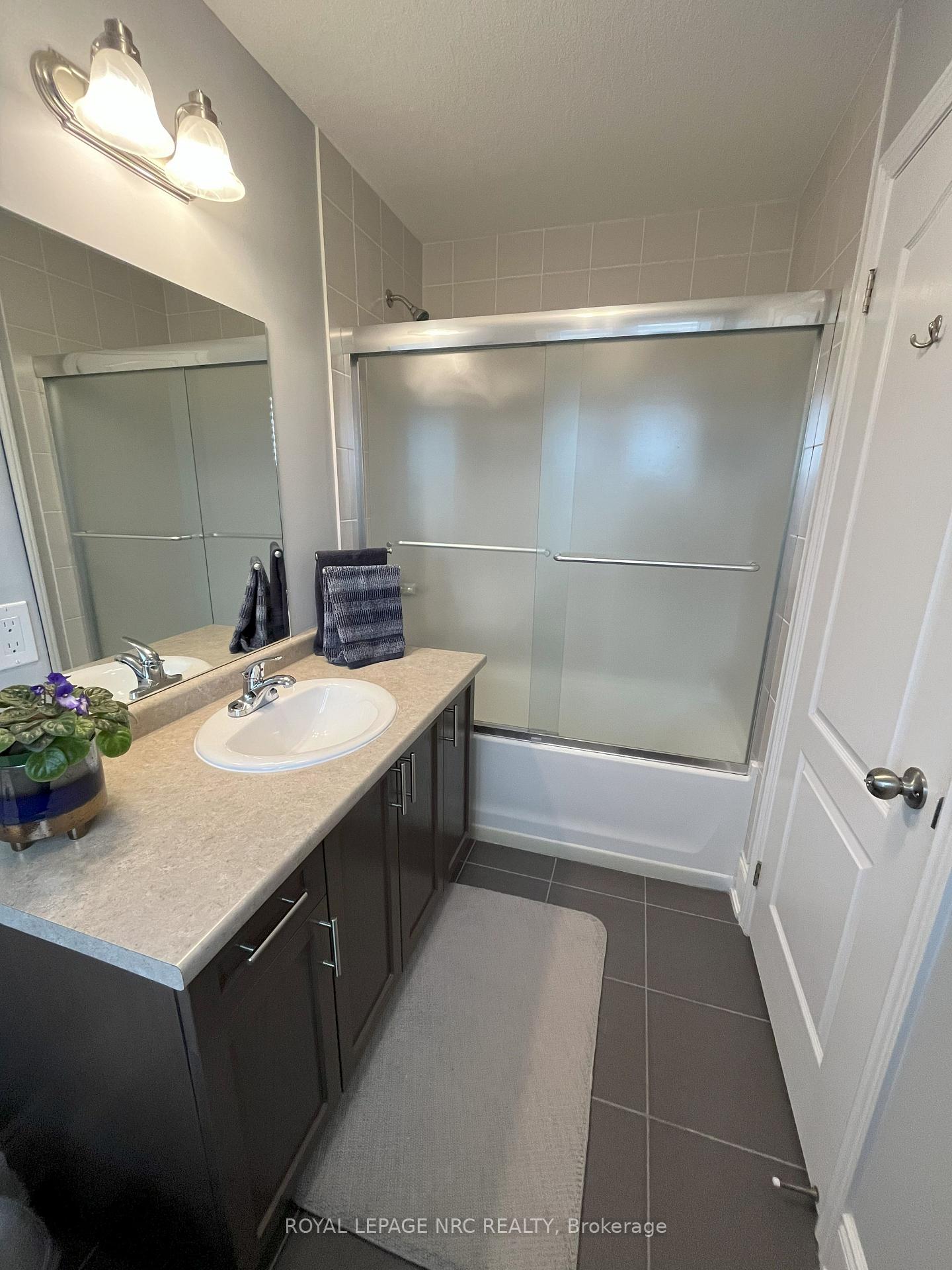 Photo 21 of 29 Sunset Way, Thorold, Rolling Meadows — HOMEH