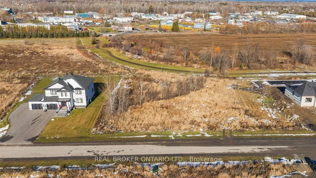 Photo 5 of 6810 Still Meadow Way, Ottawa, Greely — HOMEH