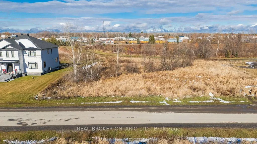 Photo 8 of 6810 Still Meadow Way, Ottawa, Greely — HOMEH