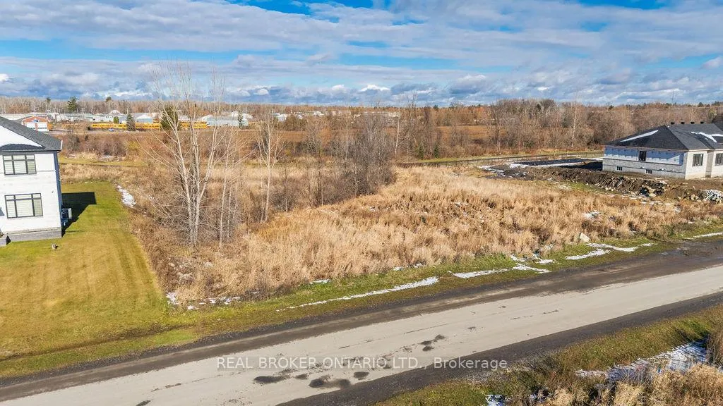 Photo 9 of 6810 Still Meadow Way, Ottawa, Greely — HOMEH