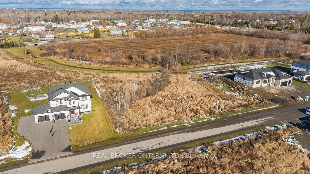 Photo 10 of 6810 Still Meadow Way, Ottawa, Greely — HOMEH