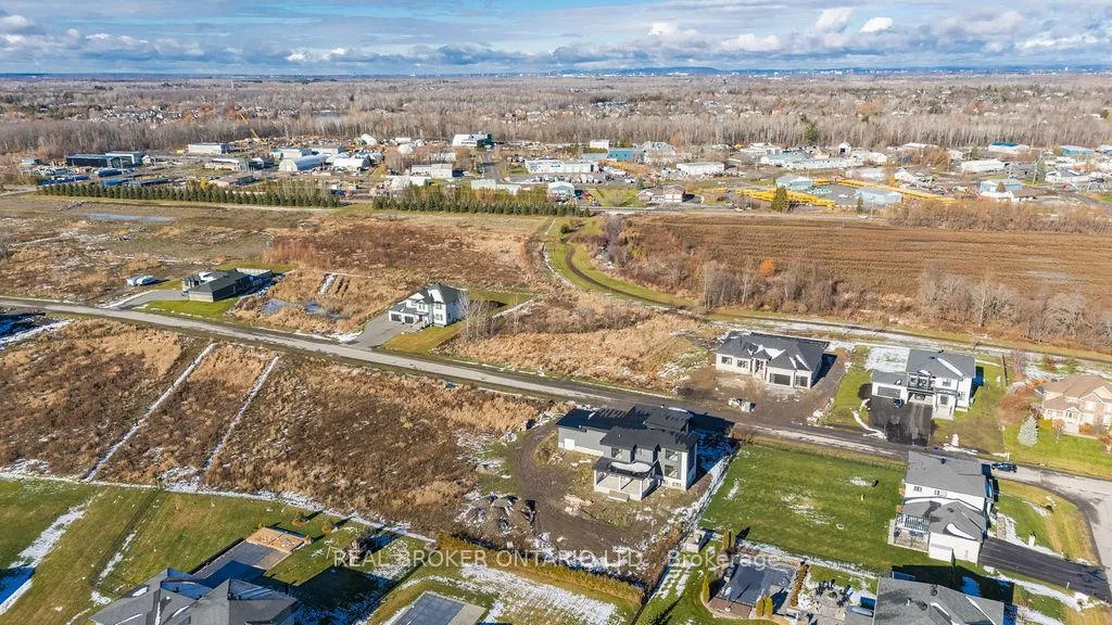 Photo 14 of 6810 Still Meadow Way, Ottawa, Greely — HOMEH