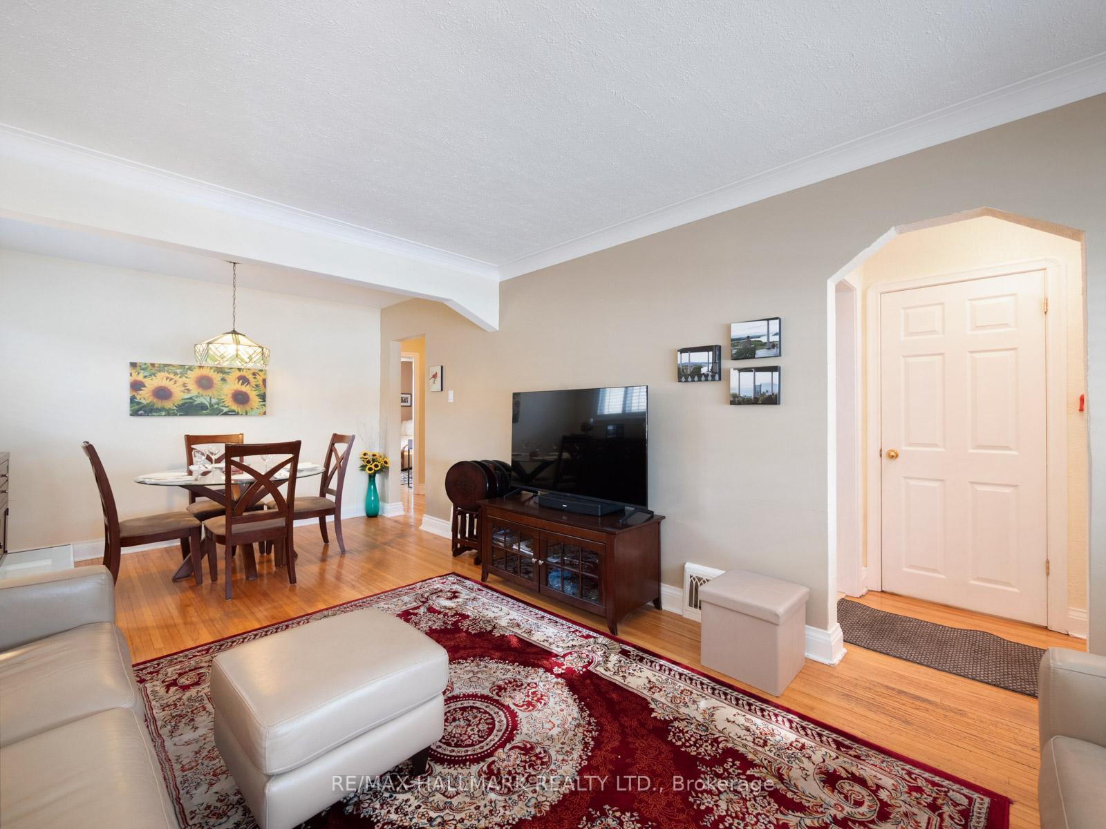 Photo 3 of 11 Eden Park Road, Toronto, O'Connor-Parkview — HOMEH