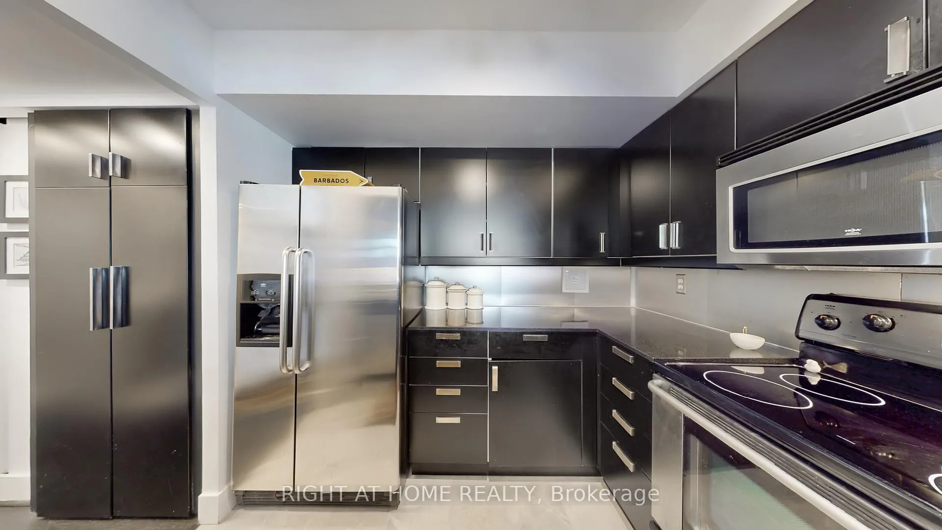 Photo 6 of Unit 311, 5 Rosehill Avenue, Toronto, Rosedale-Moore Park — HOMEH