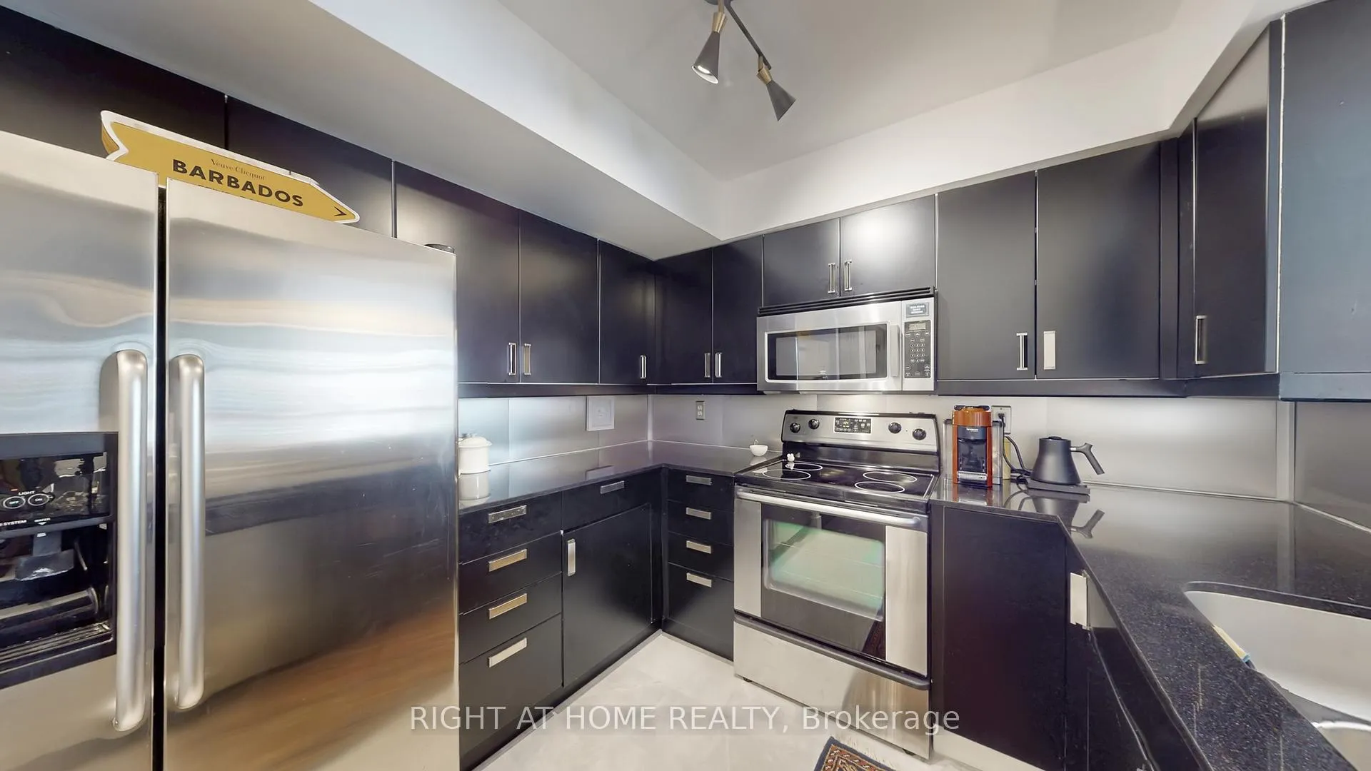 Photo 7 of Unit 311, 5 Rosehill Avenue, Toronto, Rosedale-Moore Park — HOMEH