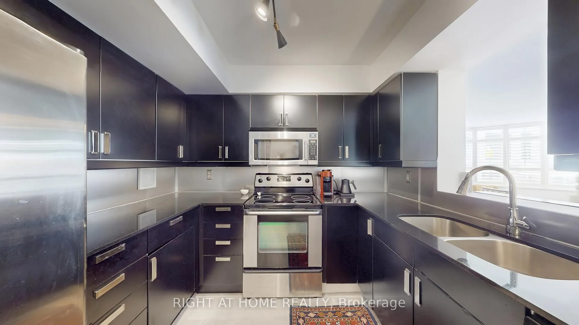 Photo 8 of Unit 311, 5 Rosehill Avenue, Toronto, Rosedale-Moore Park — HOMEH