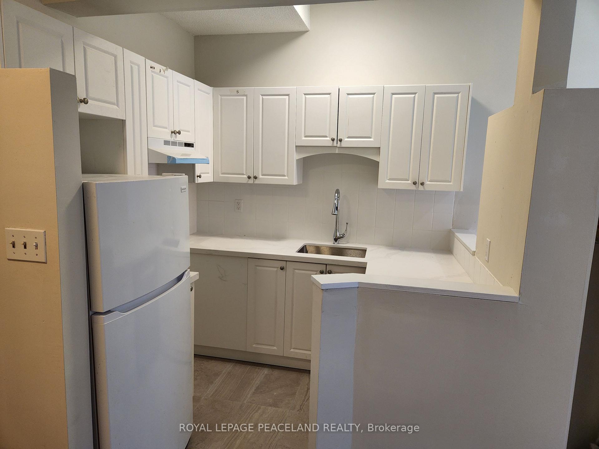 Photo 1 of Unit 4, 558 Spadina Crescent, Toronto, University — HOMEH