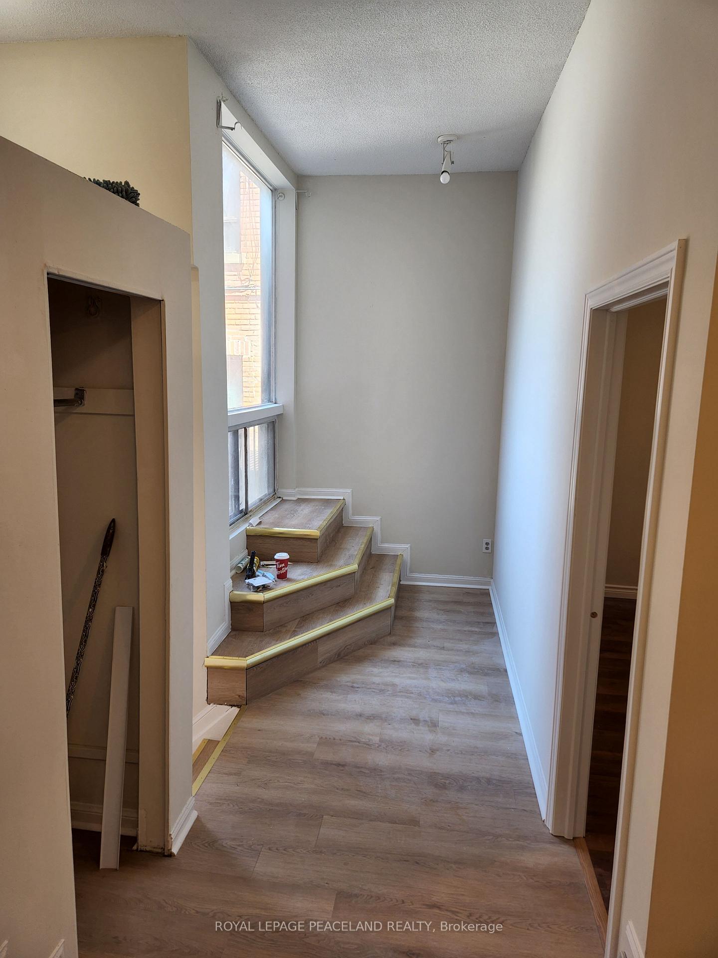 Photo 2 of Unit 4, 558 Spadina Crescent, Toronto, University — HOMEH