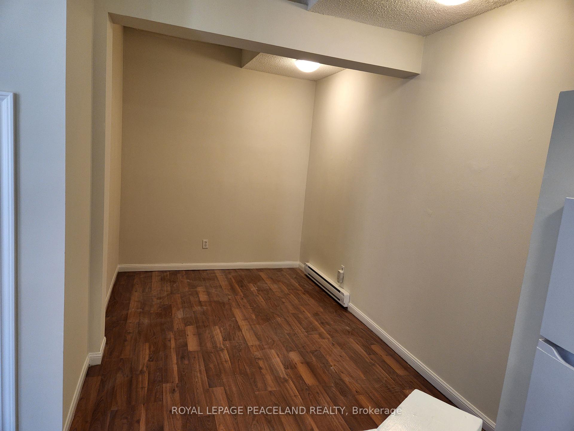Photo 3 of Unit 4, 558 Spadina Crescent, Toronto, University — HOMEH