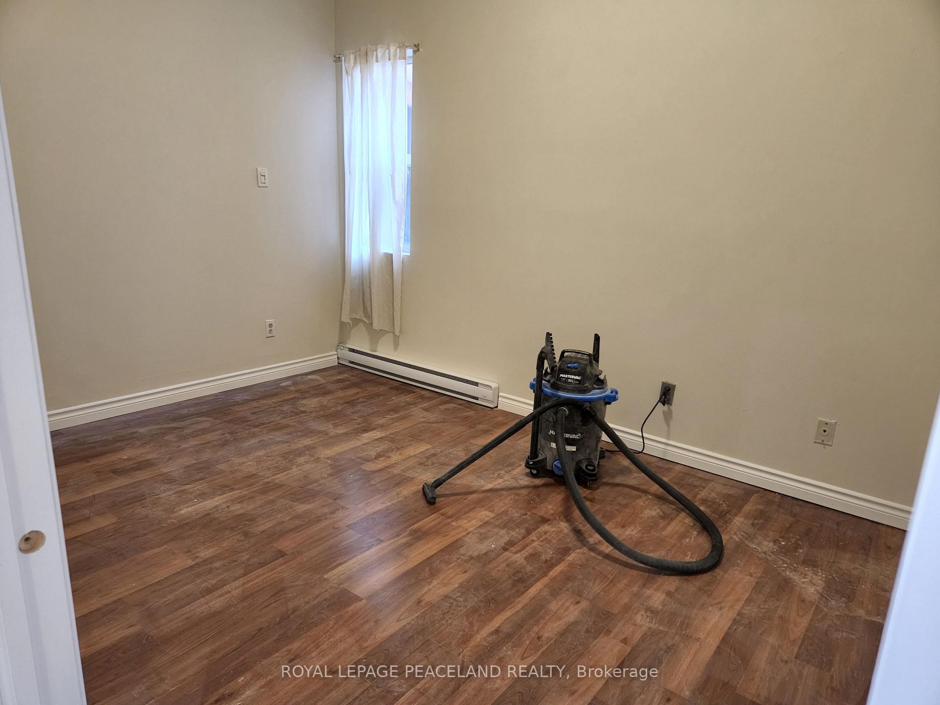 Photo 4 of Unit 4, 558 Spadina Crescent, Toronto, University — HOMEH