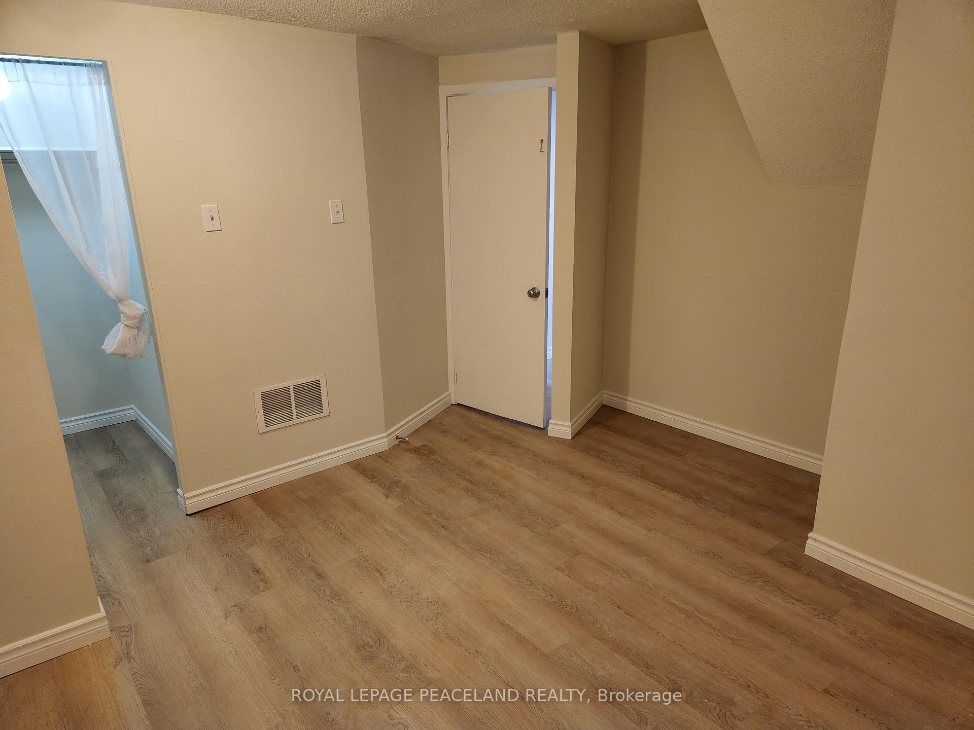 Photo 9 of Unit 4, 558 Spadina Crescent, Toronto, University — HOMEH