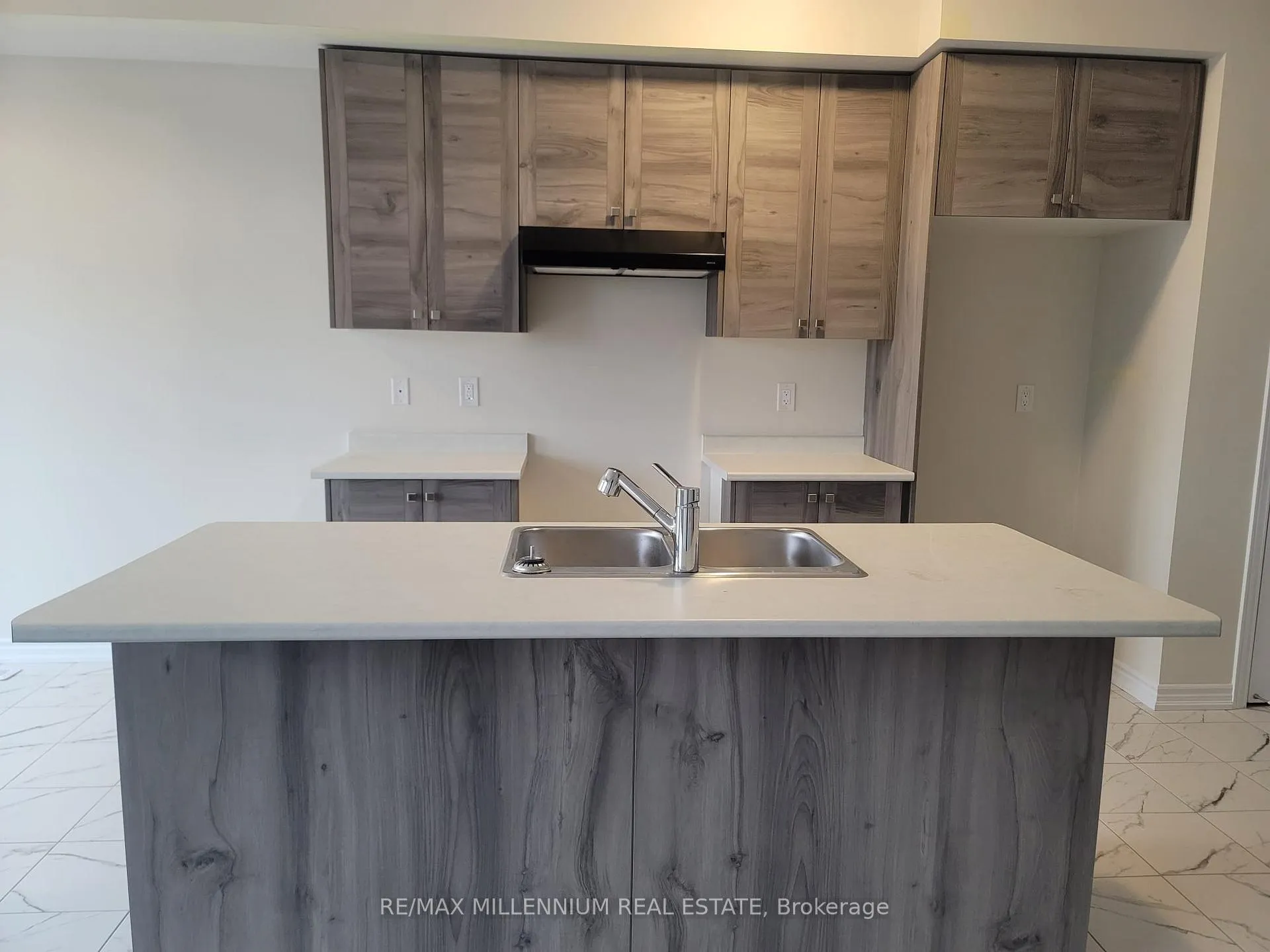 Photo 2 of 399 Vanilla Trail, Thorold, Rolling Meadows — HOMEH