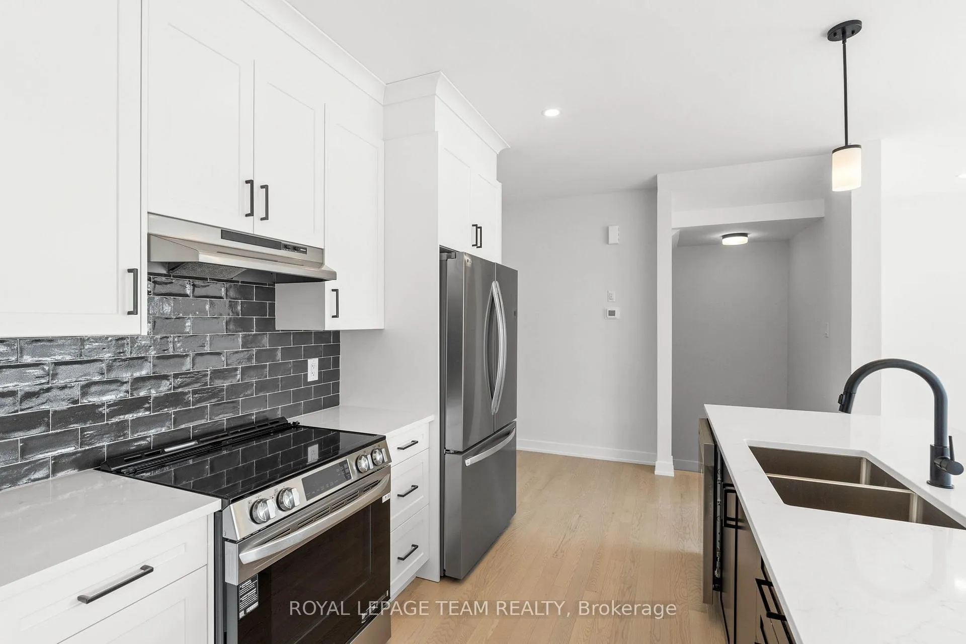 Photo 11 of 1004 Moore Street, Brockville — HOMEH