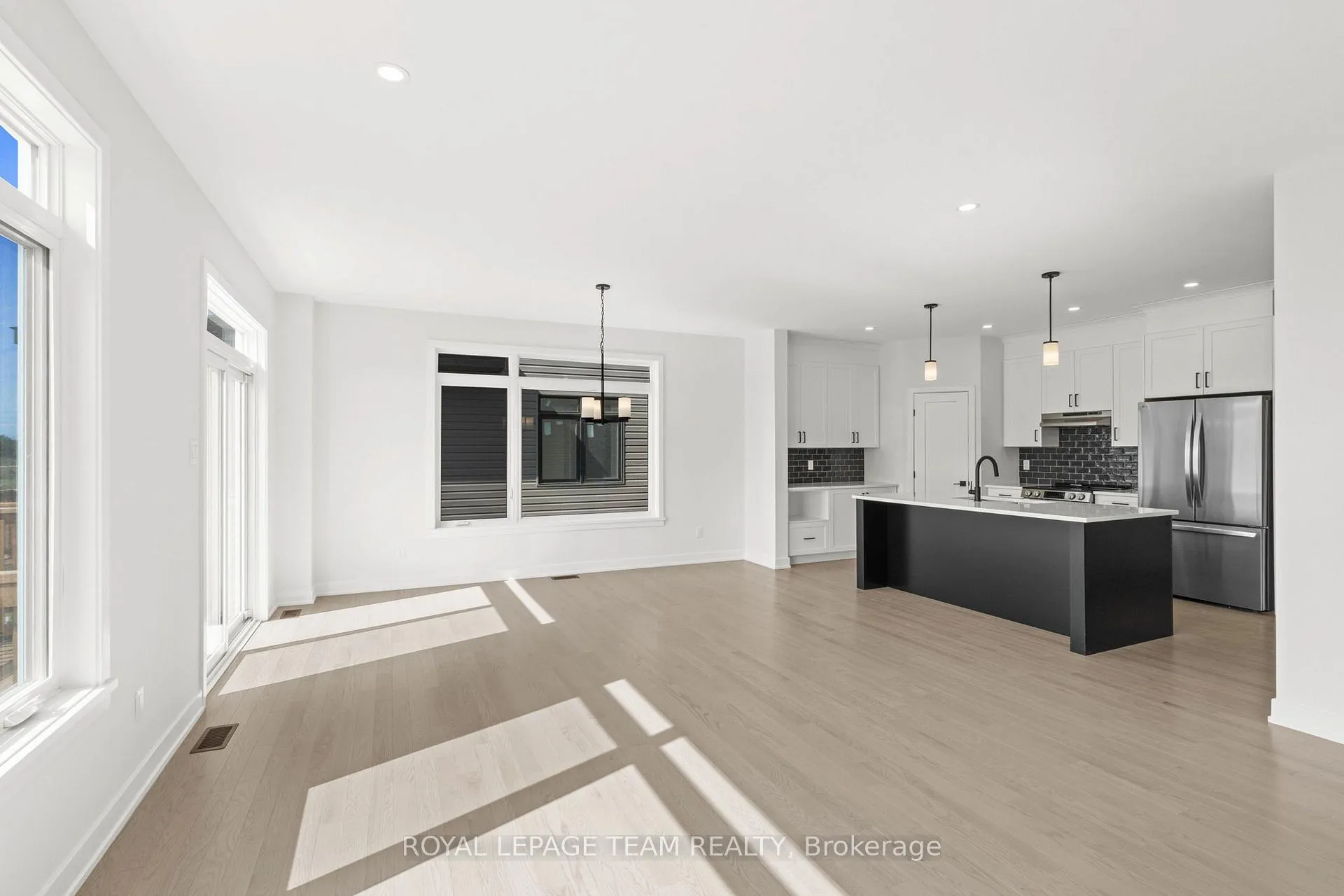 Photo 15 of 1004 Moore Street, Brockville — HOMEH