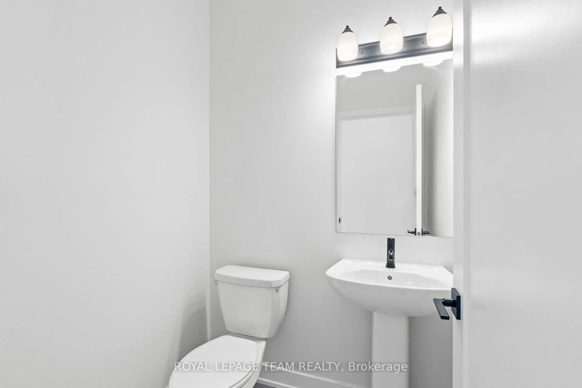 Photo 19 of 1004 Moore Street, Brockville — HOMEH
