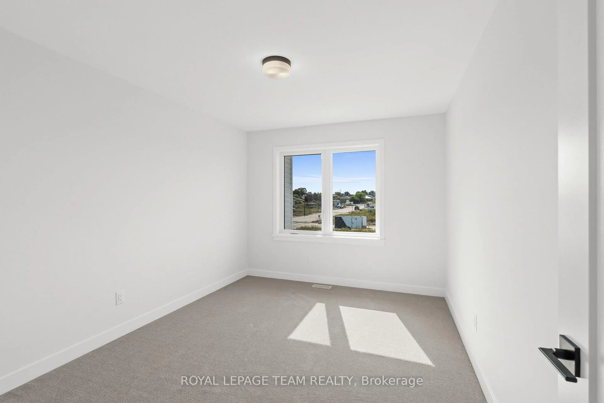 Photo 21 of 1004 Moore Street, Brockville — HOMEH