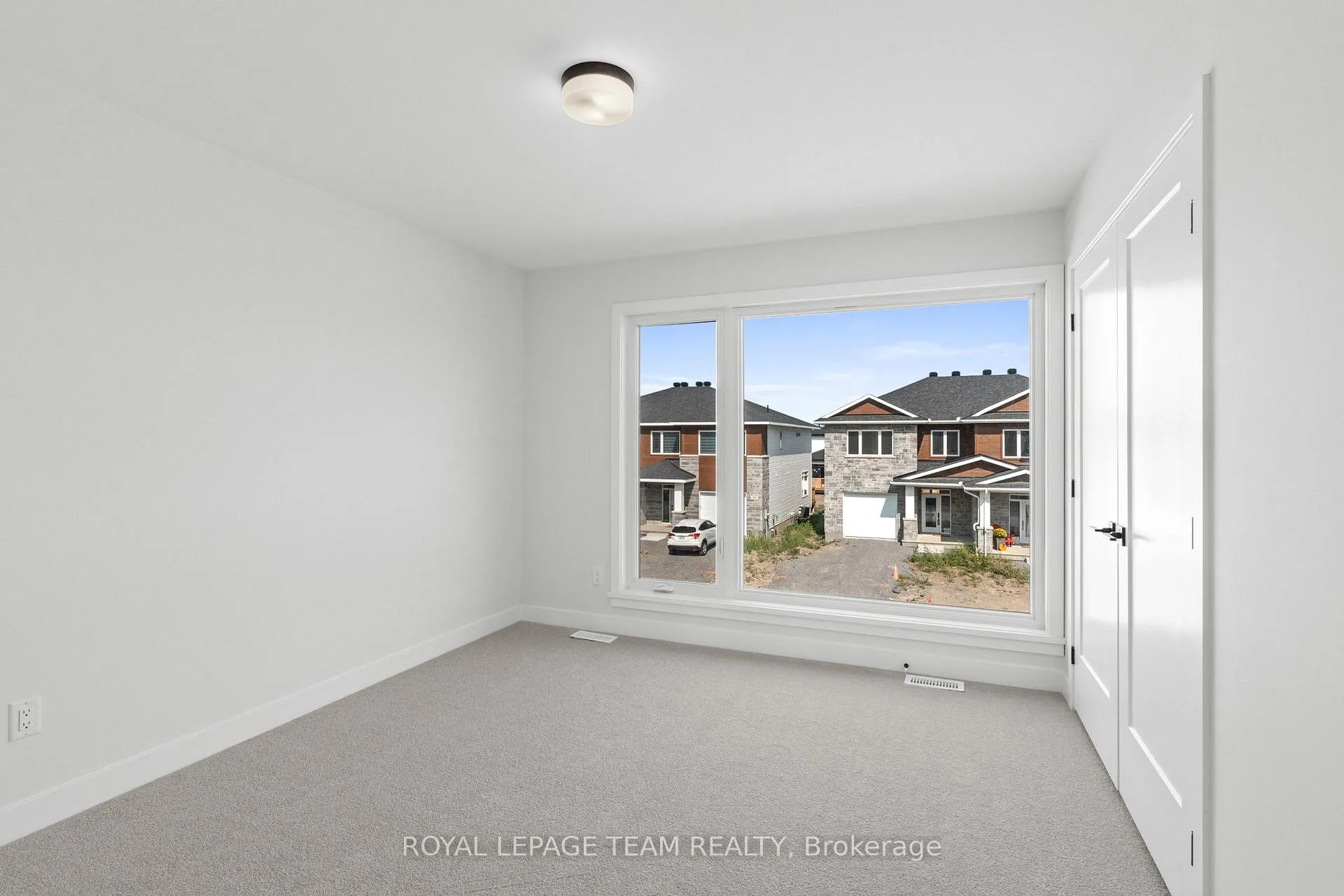 Photo 31 of 1004 Moore Street, Brockville — HOMEH