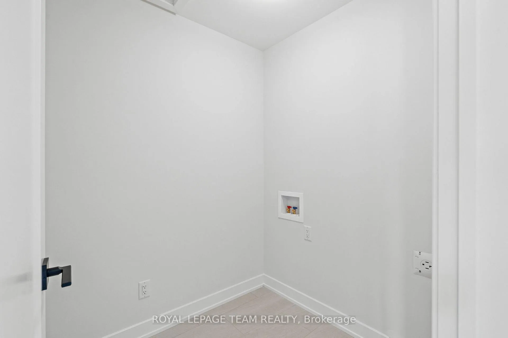 Photo 36 of 1004 Moore Street, Brockville — HOMEH