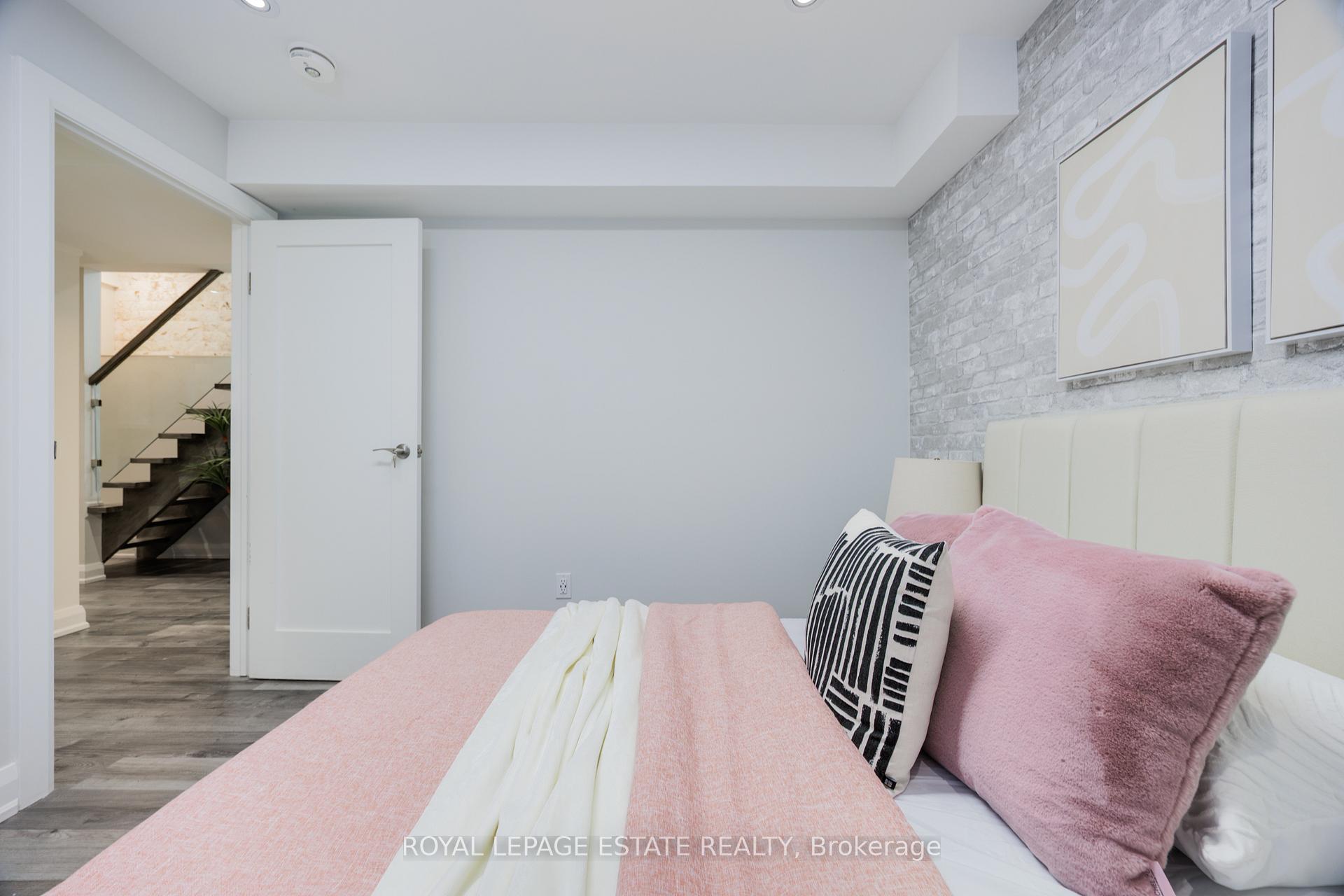 Photo 40 of 32 Manderley Drive, Scarborough, Birchcliffe-Cliffside — HOMEH