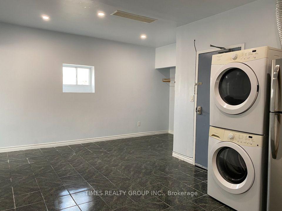 Front of Unit 1, 611 Gerrard Street E