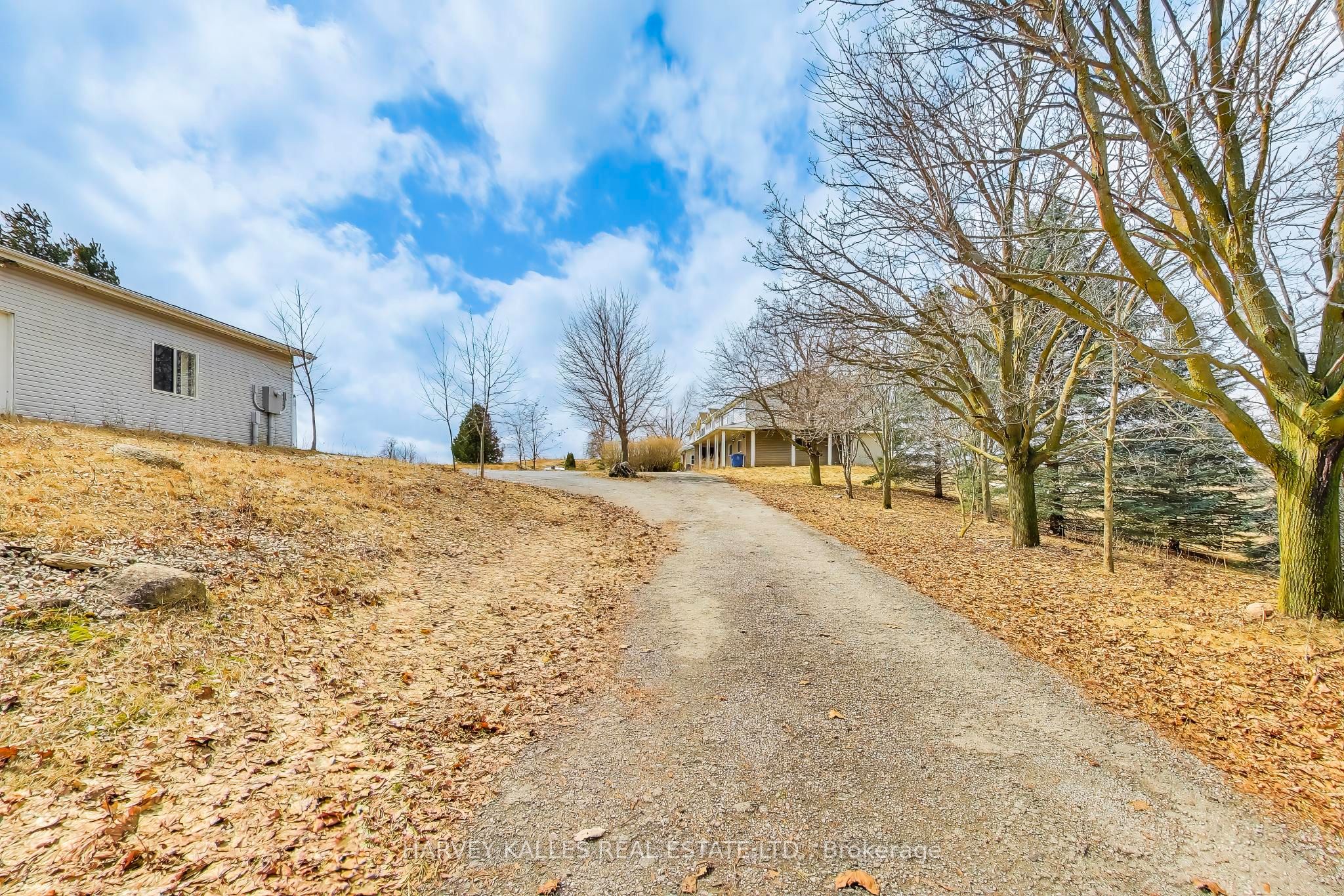 Photo 4 of 995486 Mono-Adjala Townline, Mono, Rural Mono — HOMEH