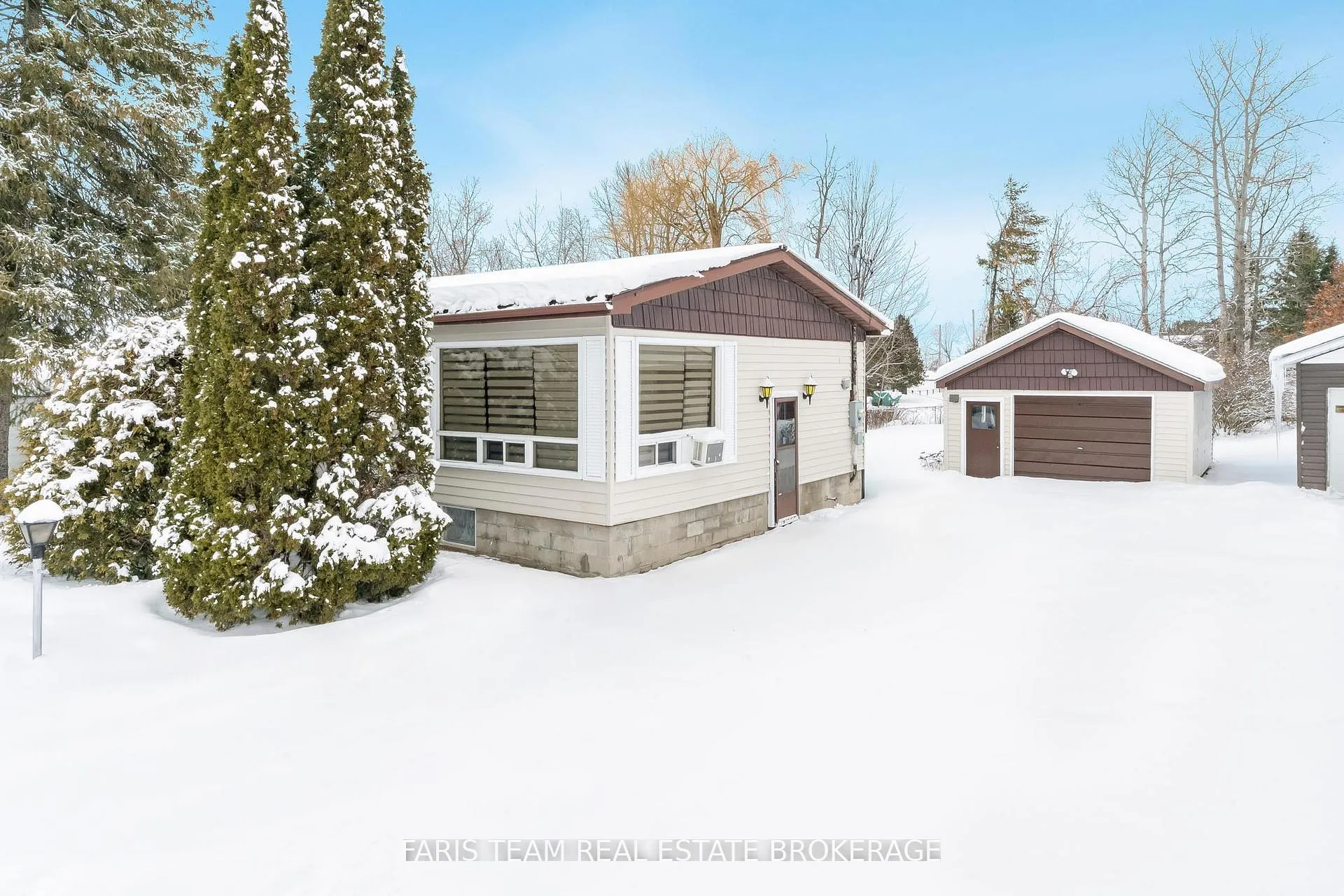 Photo 3 of 137 1st Avenue, Tay, Port McNicoll — HOMEH