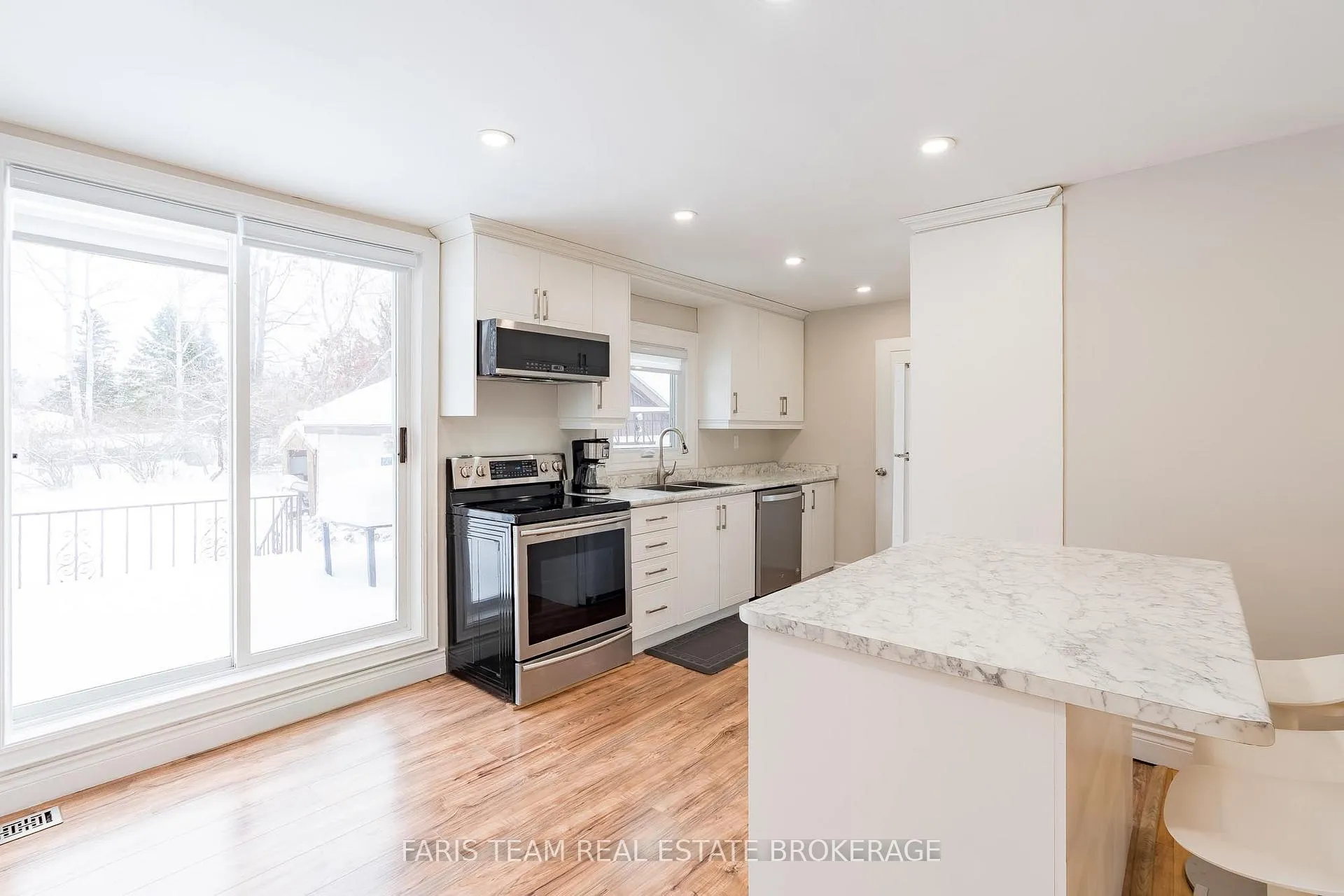 Photo 4 of 137 1st Avenue, Tay, Port McNicoll — HOMEH