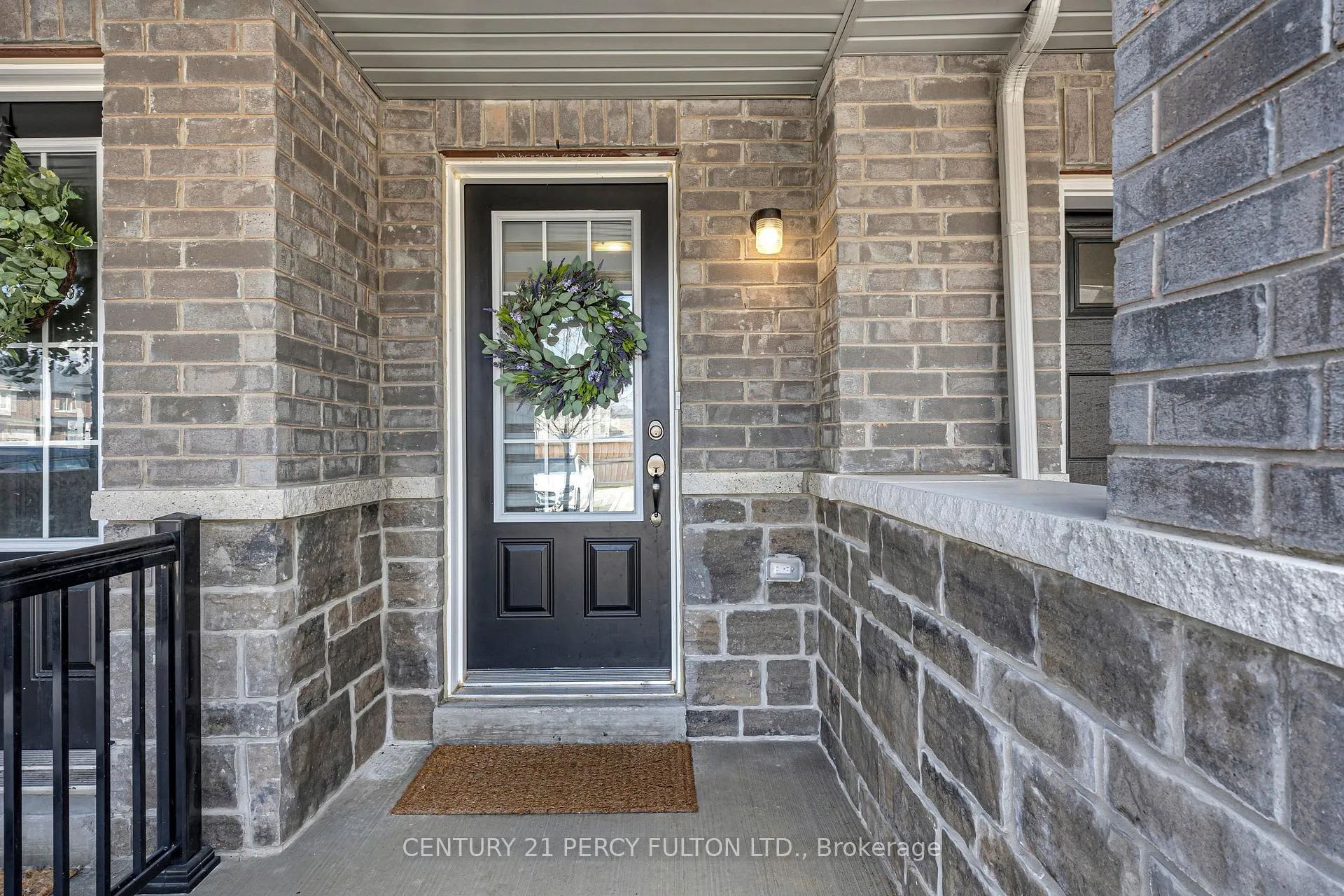 Photo 2 of 23 Honey Crisp Lane, Clarington, Bowmanville — HOMEH