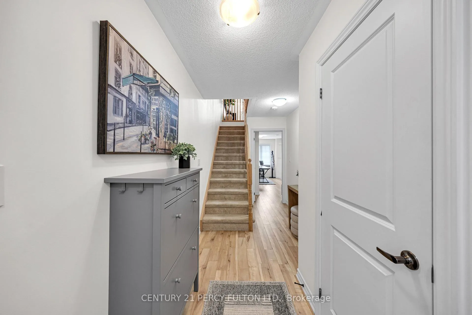 Photo 3 of 23 Honey Crisp Lane, Clarington, Bowmanville — HOMEH