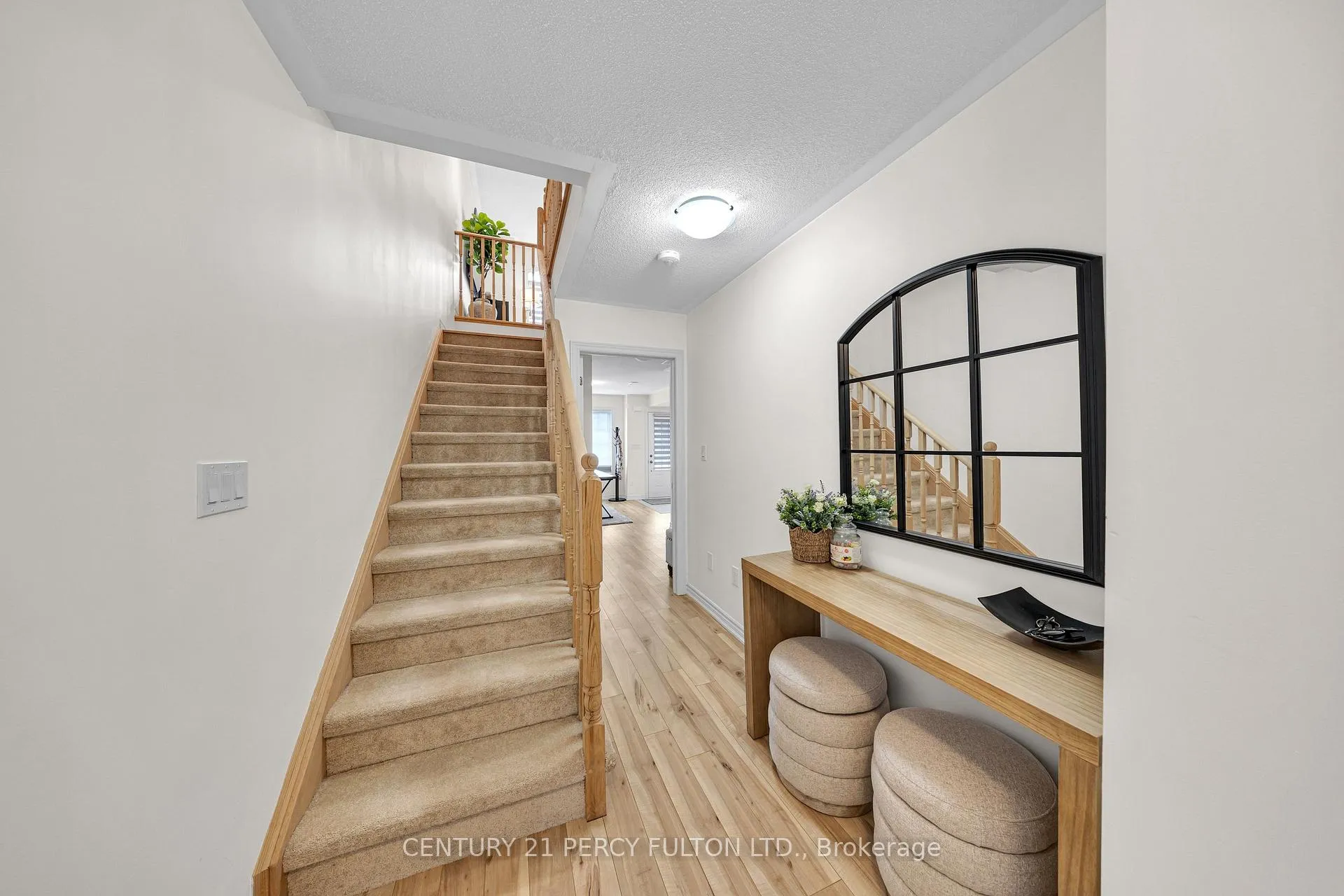 Photo 4 of 23 Honey Crisp Lane, Clarington, Bowmanville — HOMEH