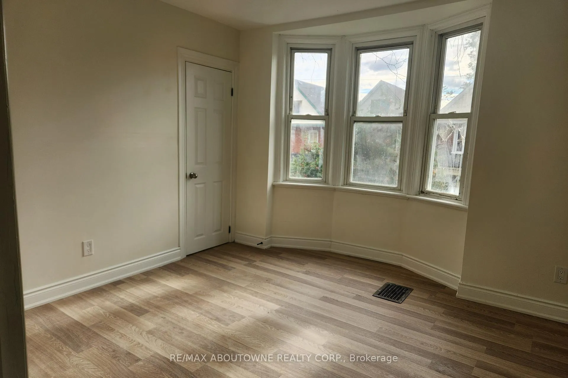 Photo 10 of 41 Somerset Avenue, Hamilton, Stipley — HOMEH