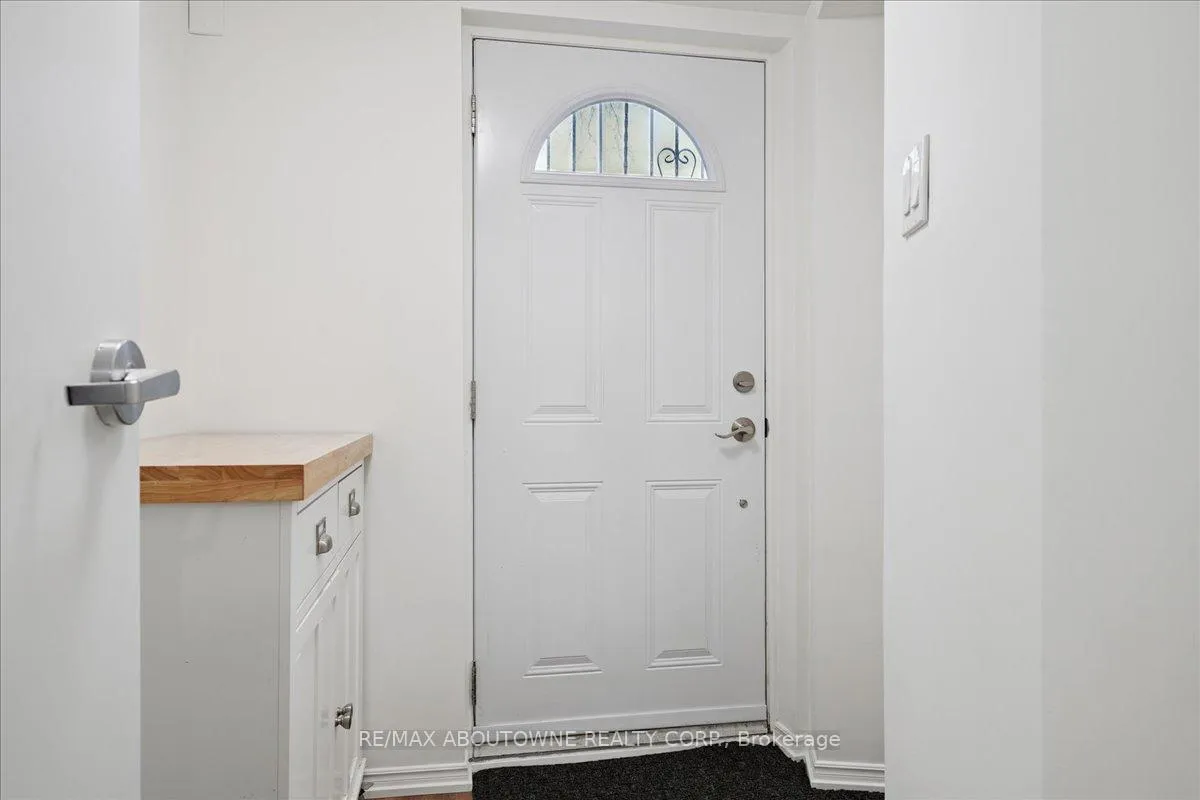 Photo 3 of Unit Lower, 436 Concord Avenue, Toronto, Dovercourt-Wallace Emerson-Junction — HOMEH