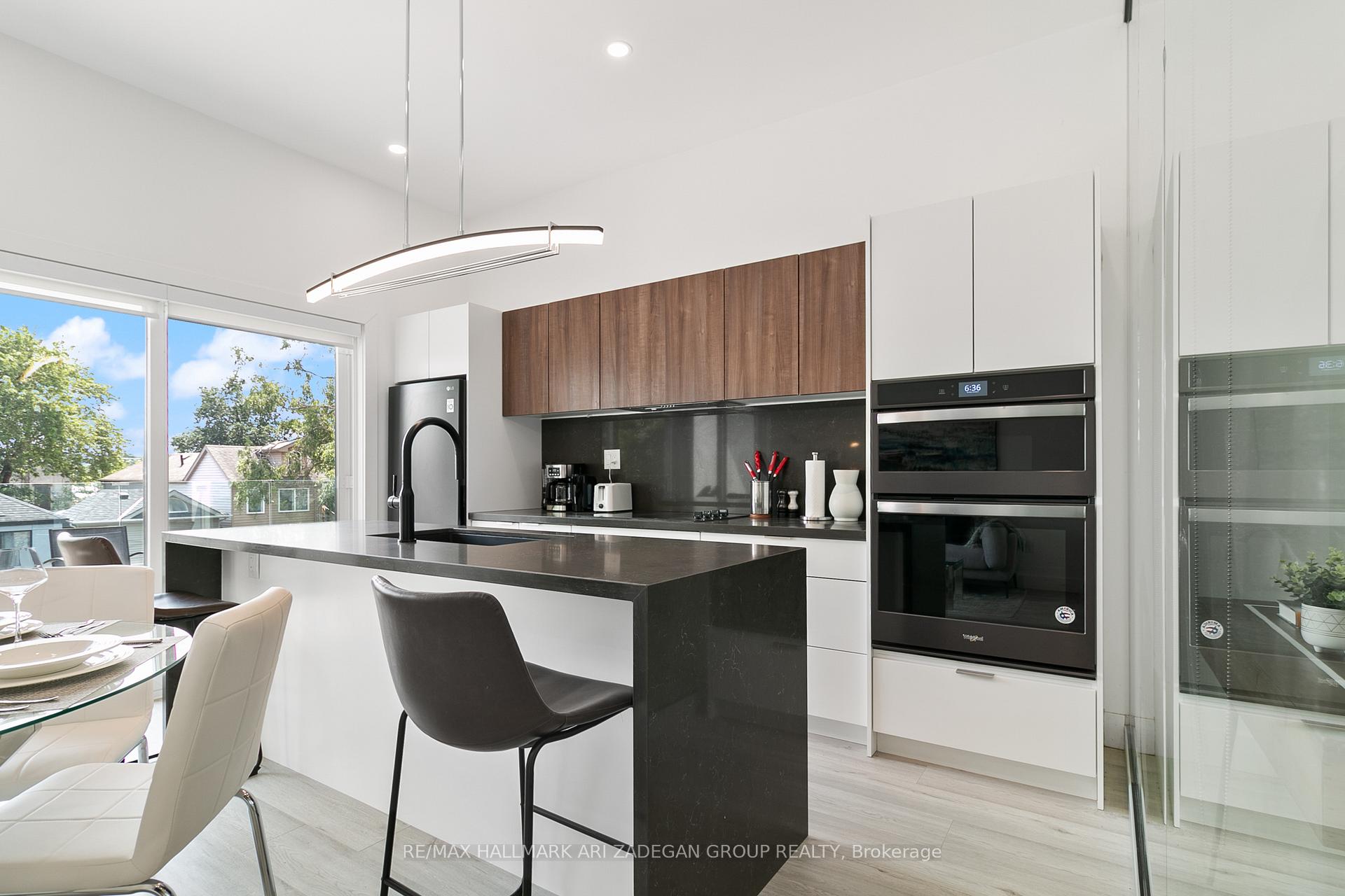 Front of Unit 3, 16 Minto Street