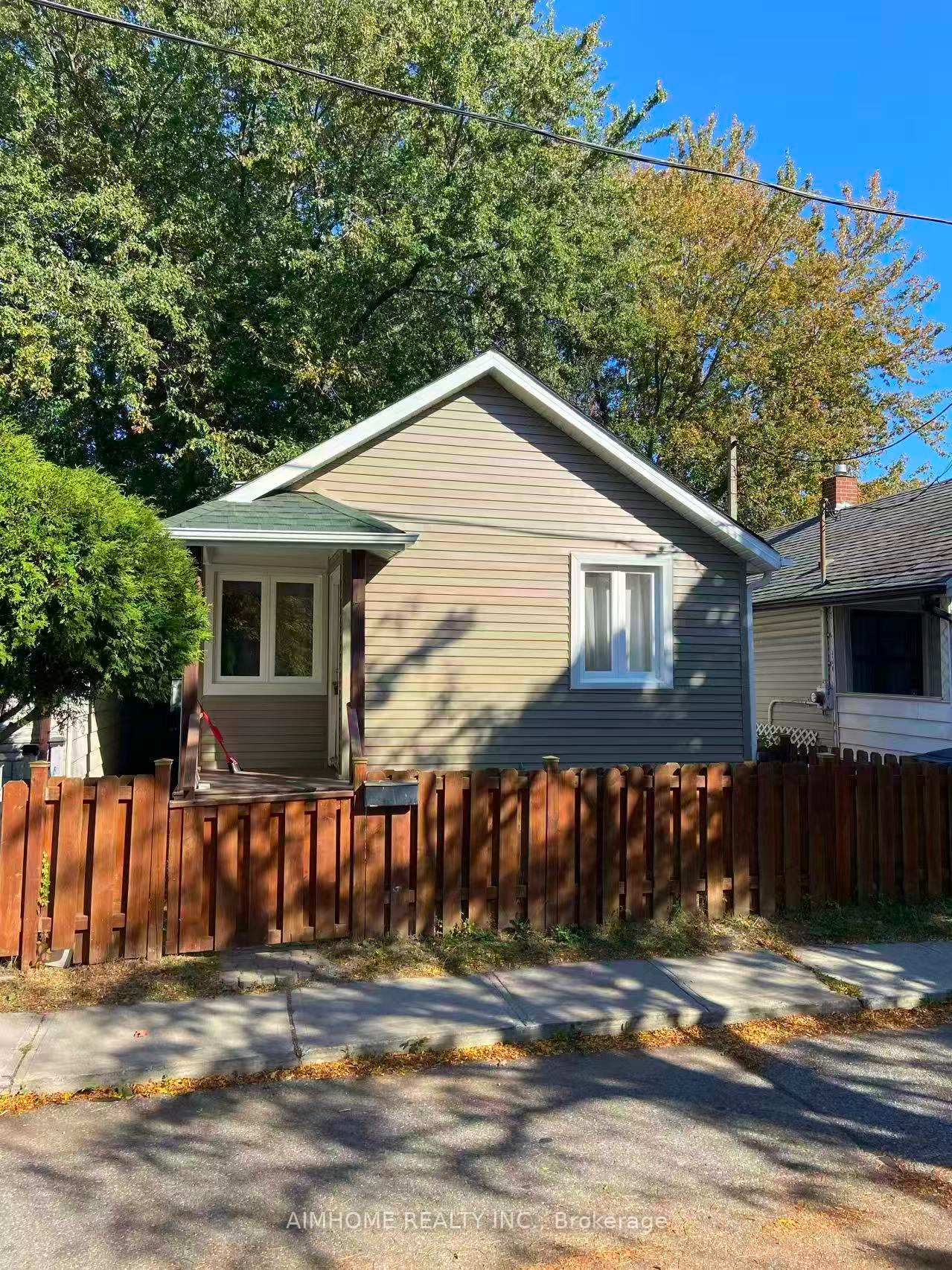 Photo 2 of 7 Sneath Avenue, Scarborough, Oakridge — HOMEH
