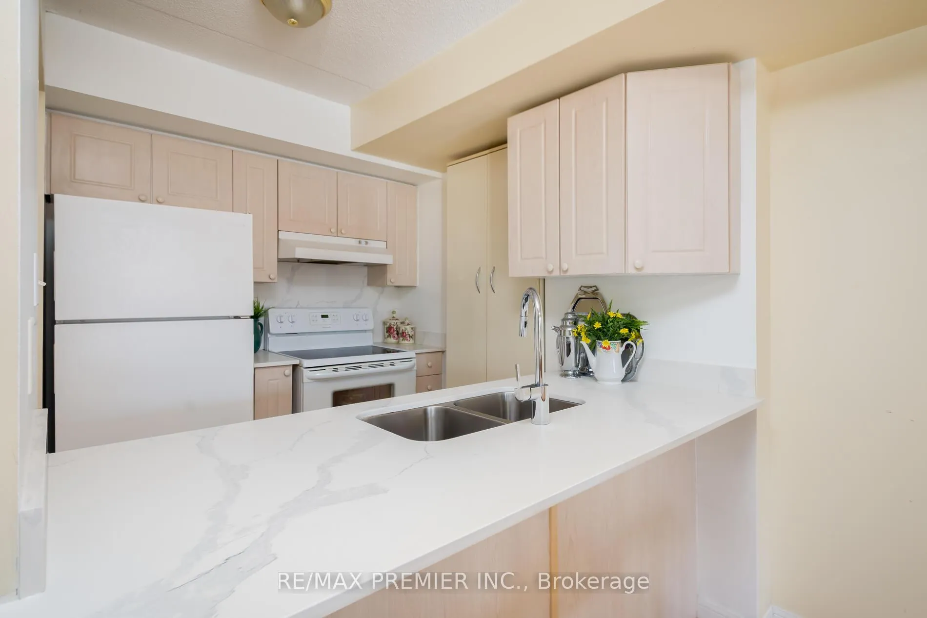 Photo 10 of Unit 205, 250 Pine Grove Road, Vaughan, Islington Woods — HOMEH