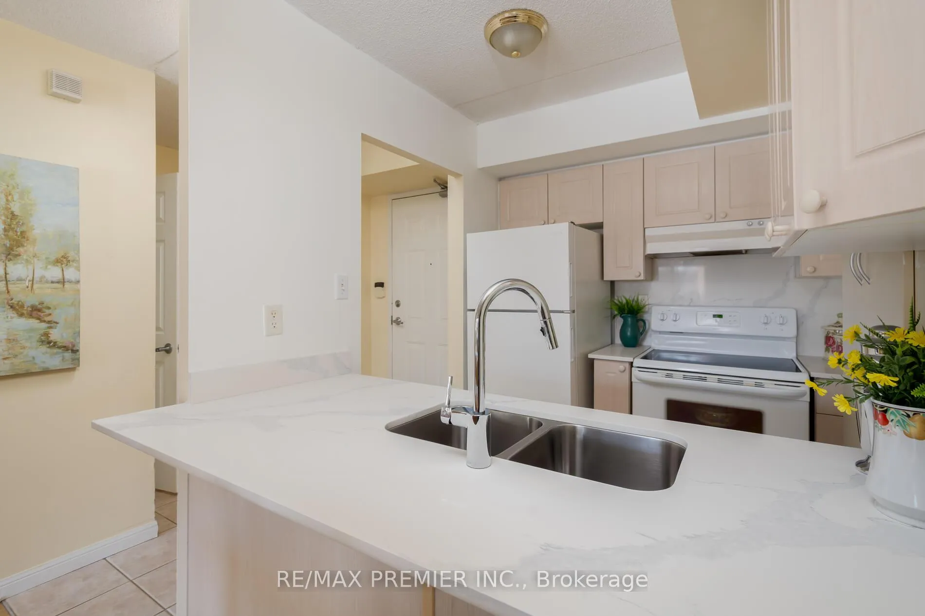 Photo 11 of Unit 205, 250 Pine Grove Road, Vaughan, Islington Woods — HOMEH