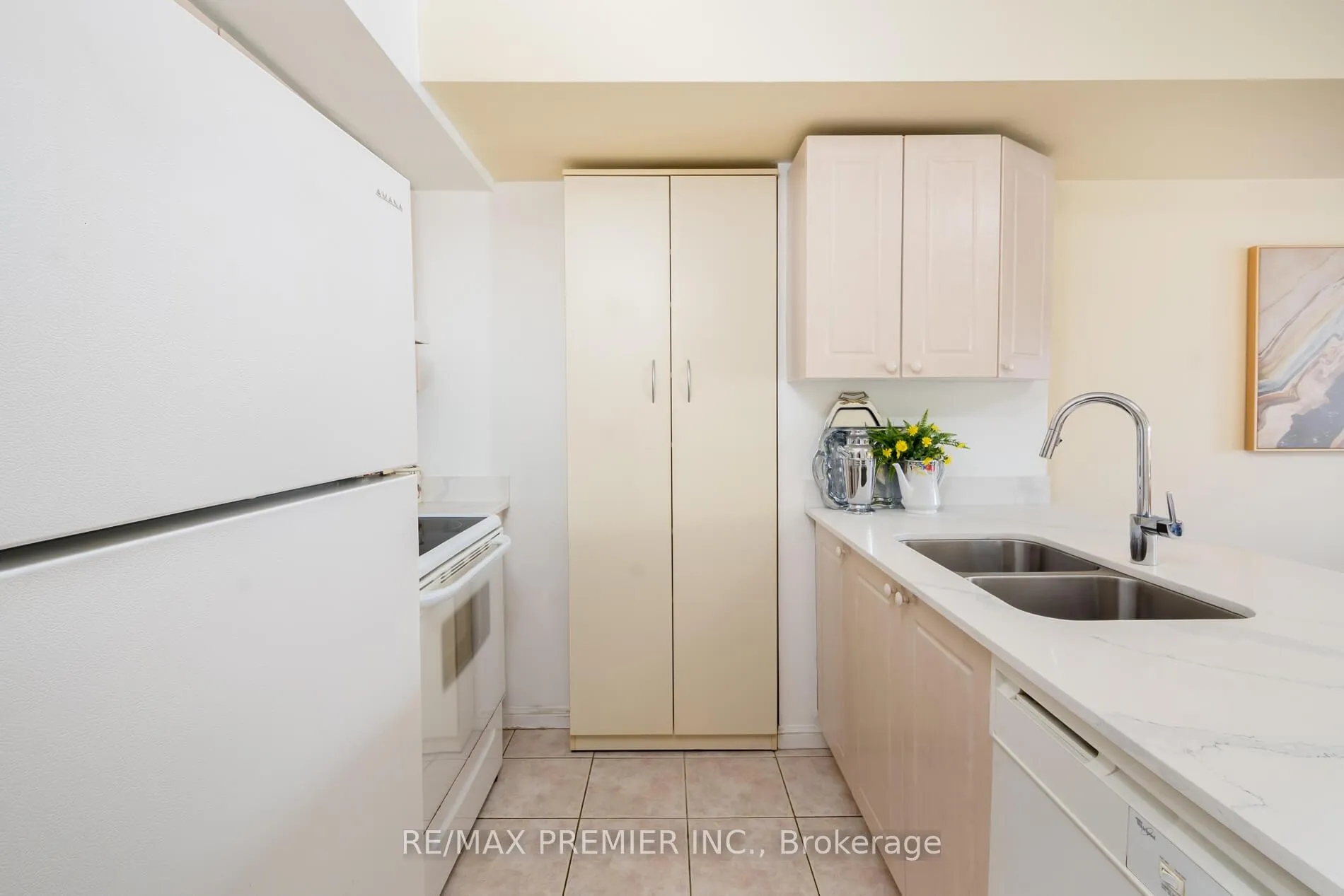 Photo 12 of Unit 205, 250 Pine Grove Road, Vaughan, Islington Woods — HOMEH