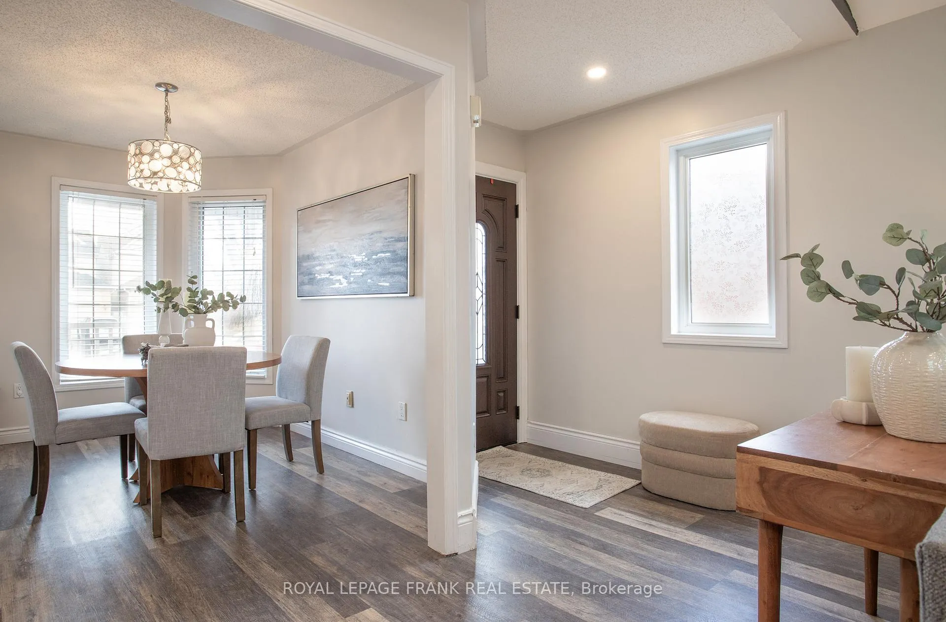 Photo 2 of 35 Dale Park Drive, Clarington, Courtice — HOMEH